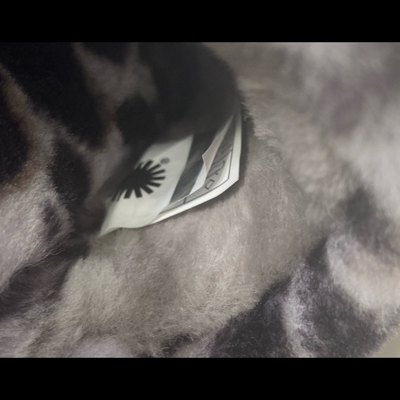 NEW UGG Women’s Fluffita Panther Print Slipper Slides Smokey Gray 6,7,8,9,10 - Picture 10 of 16